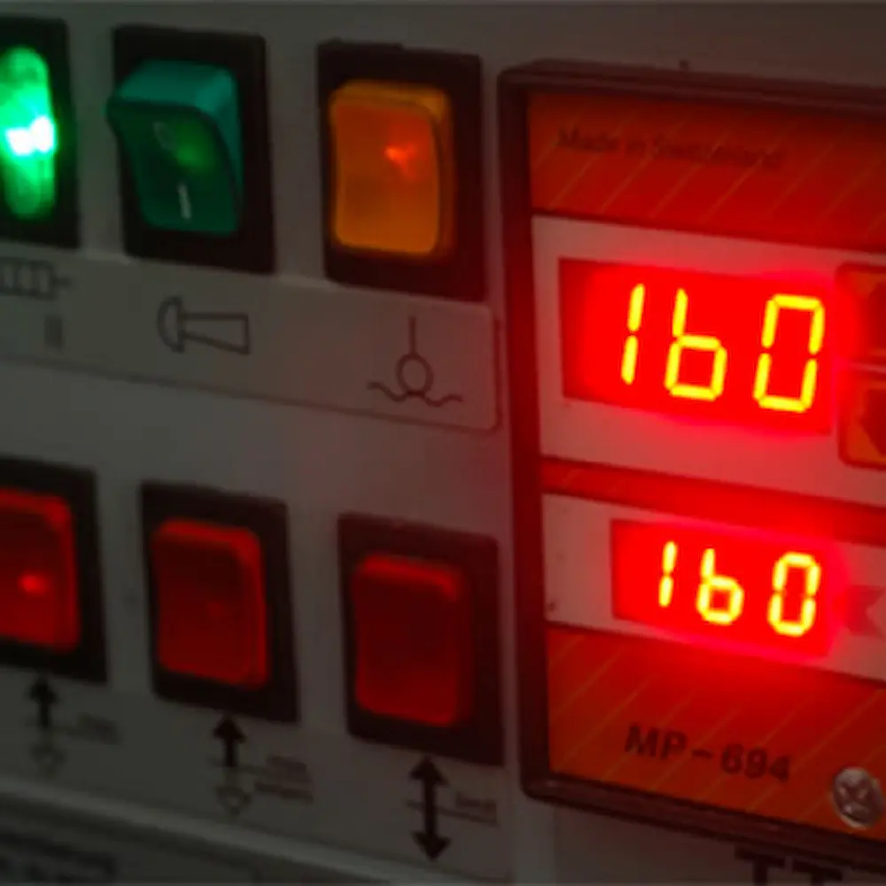 Pannello di controllo con termoregolatore digitale MP-694 per stampi da pressofusione