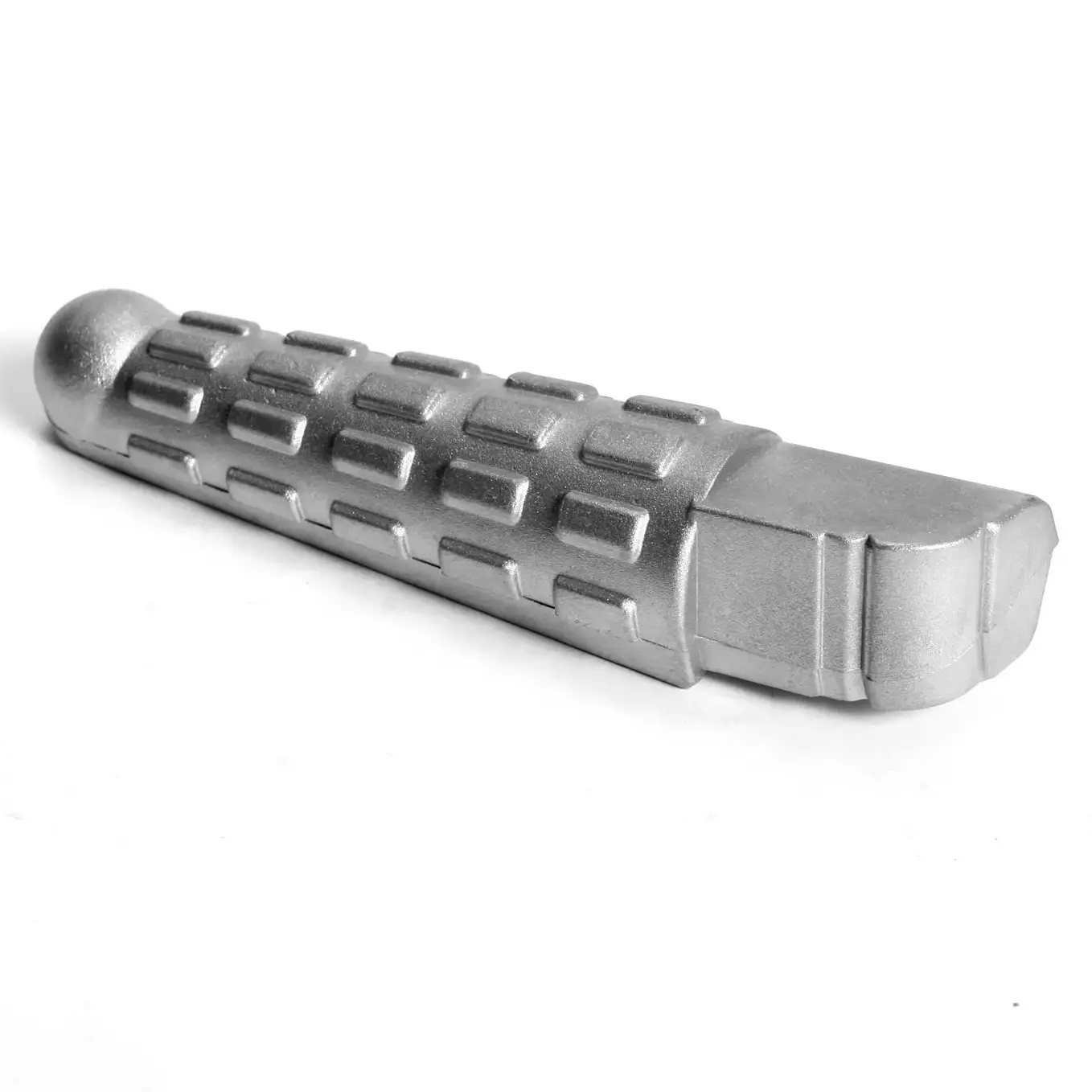 Pedana poggia piede in alluminio pressofuso con superficie antiscivolo a rilievo, produzione Metalfusioni